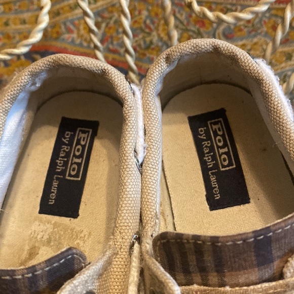 Kids Ralph Lauren Polo plaid boat shoes with velcro closure. - Picture 4 of 6